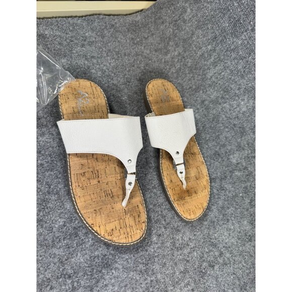 Aerosoles A2 Size 9.5M White Faux Leather T Strap Sandal - Picture 1 of 16